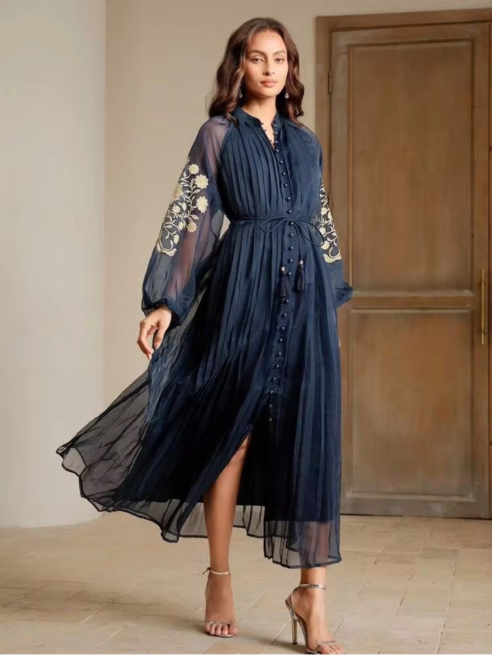 Navy Blue Embroidered Pleated Maxi Dress Size M / US 6